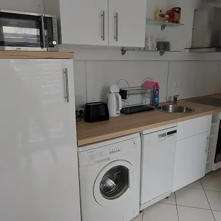 Lesch Apartment *